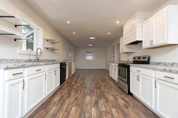 1020 E Edgewood ST, Springfield, MO 65807