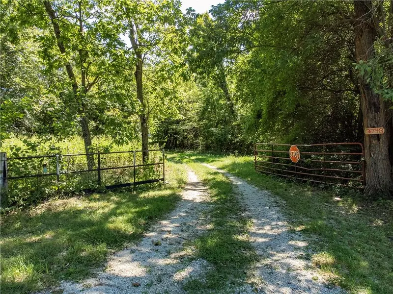 3748 Johnston LN, Bates City, MO 64011