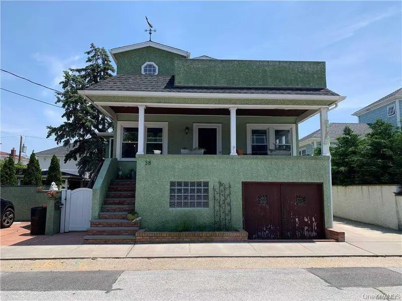 38 Clayton AVE #Upper, East Atlantic Beach, NY 11561