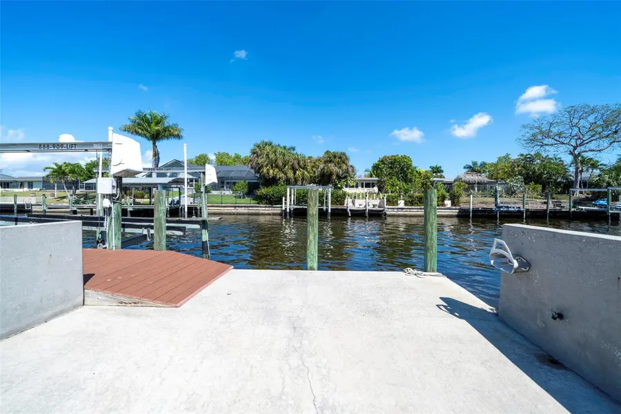 1433 SE 28TH TER, Cape Coral, FL 33904
