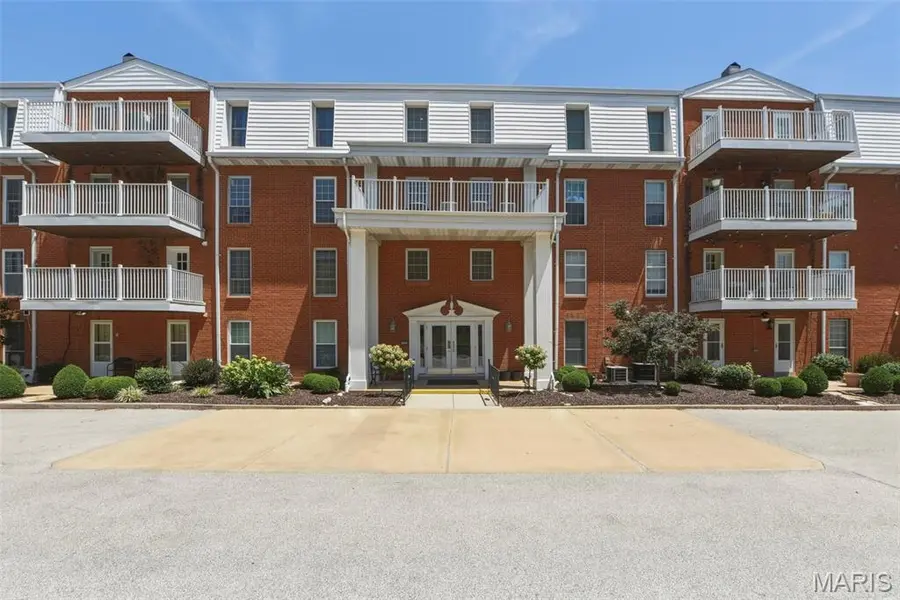 14443 Bantry LN #16, Chesterfield, MO 63017