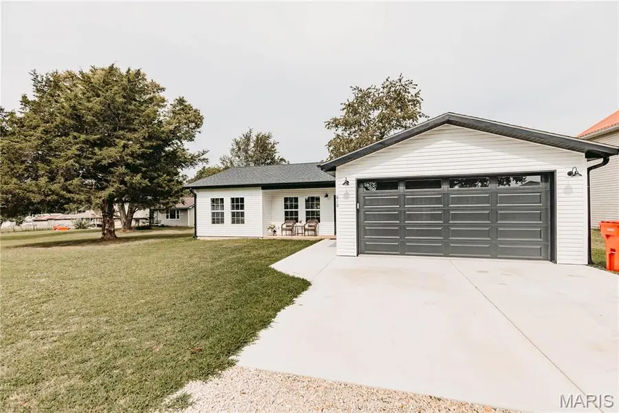610 York ST, Crocker, MO 65452