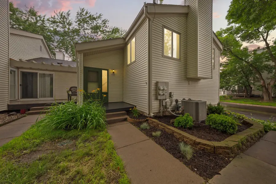 435 Fontaine CT, Woodbury, MN 55125