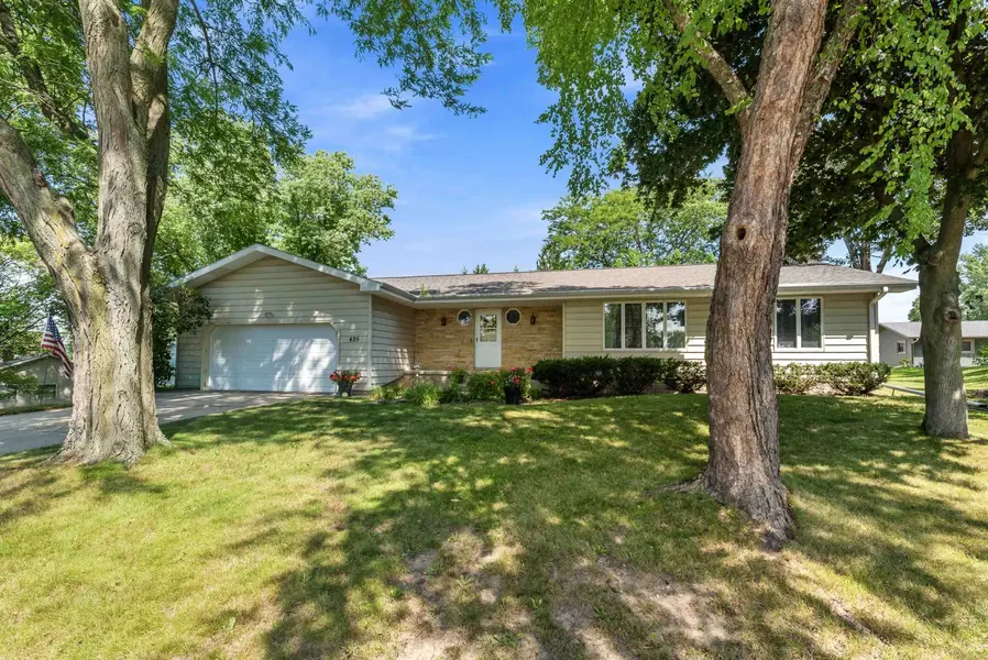 425 COLLEGE CT, Beaver Dam, WI 53916