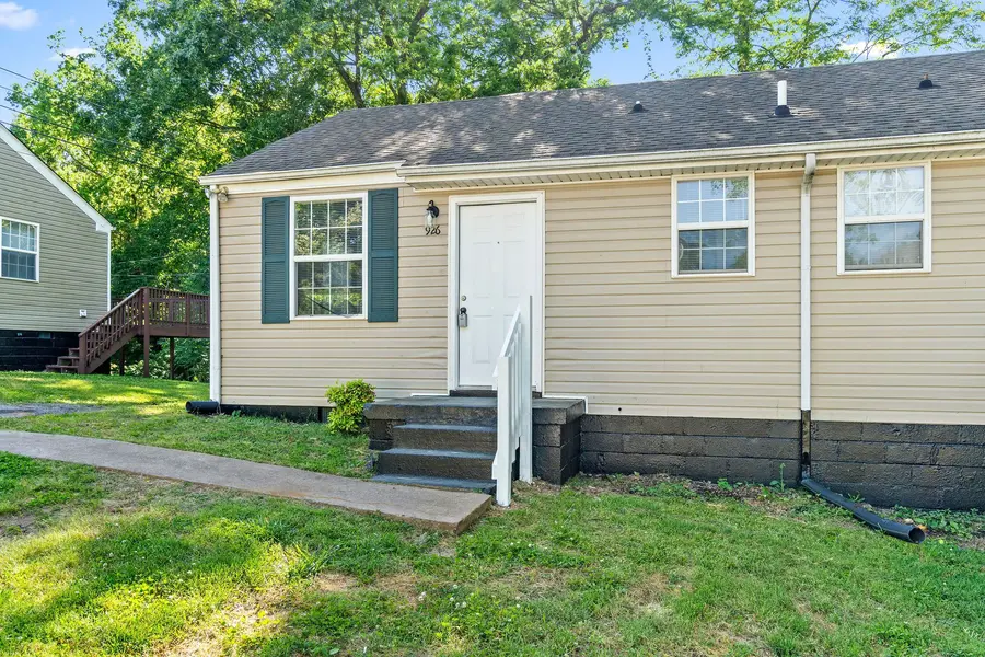 928 Woody Hills Dr, Clarksville, TN 37040