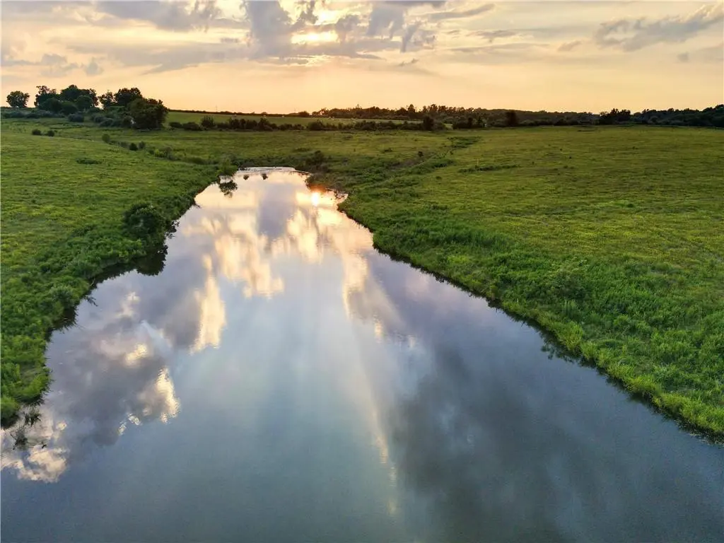 NE 451 RD, Calhoun, MO 65323