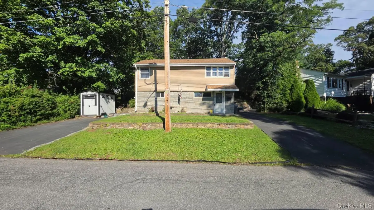 30 Villa Pkwy, Highland Falls, NY 10928
