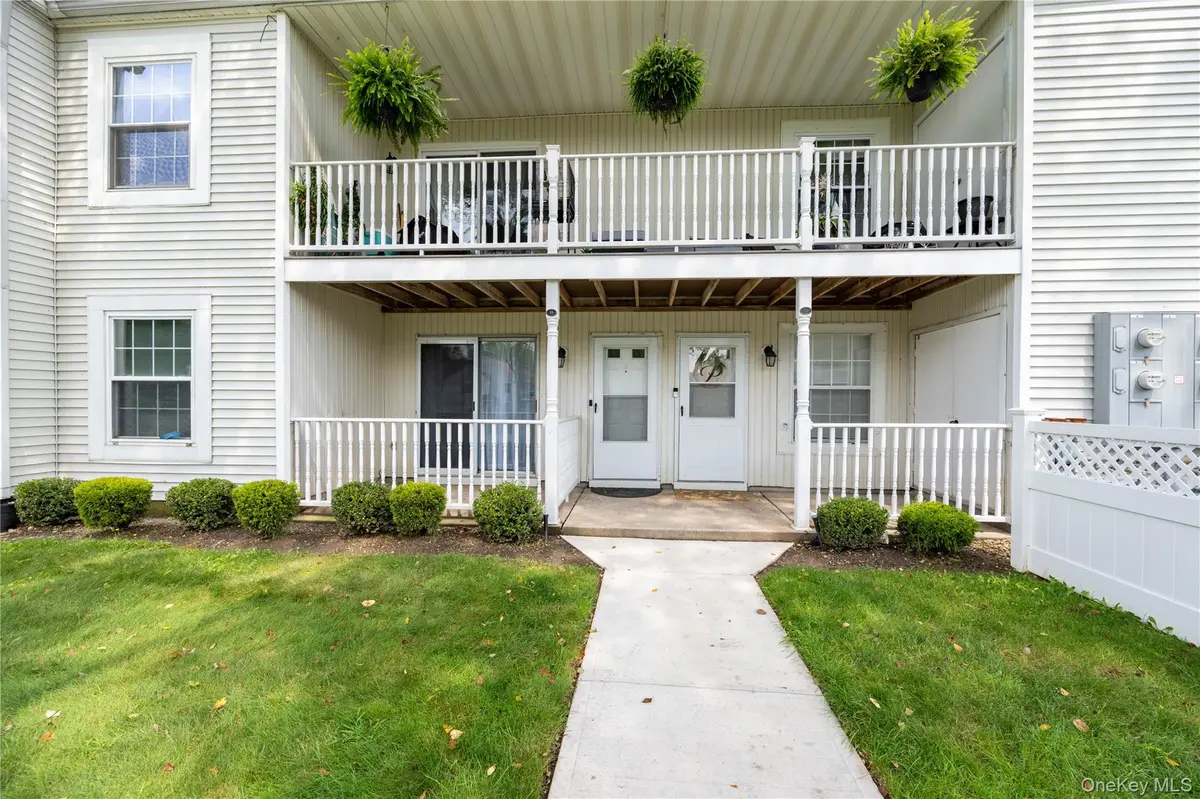 69 Fairview CIR, Middle Island, NY 11953
