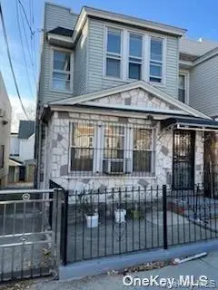 89-04 182nd PL #2nd fl, Hollis, NY 11423
