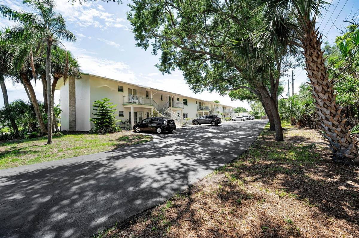 8301 BARDMOOR BLVD #109, Seminole, FL 33777