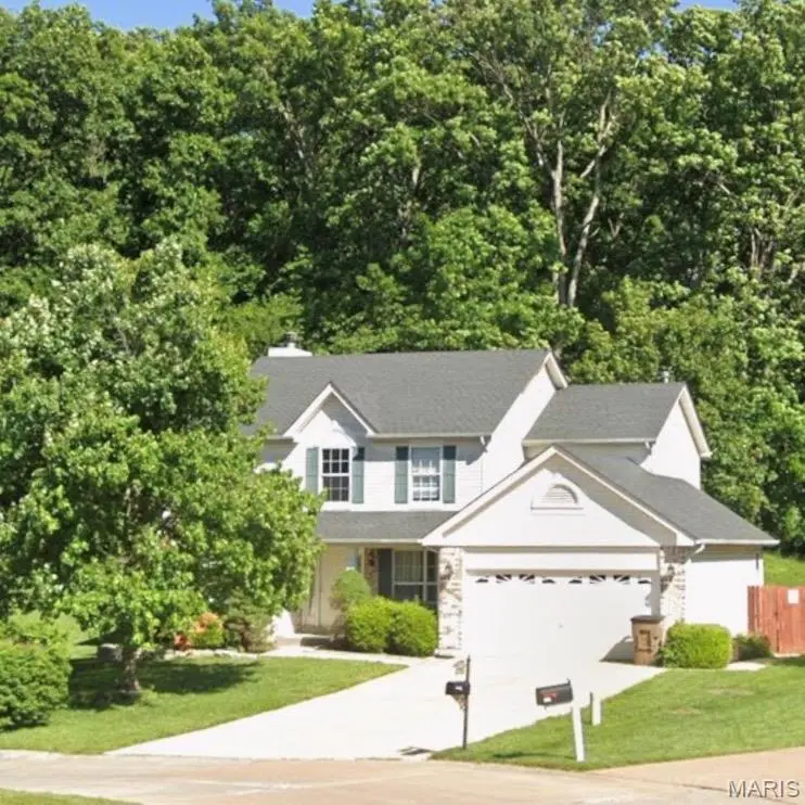 1031 Schumacher RD, Fenton, MO 63026