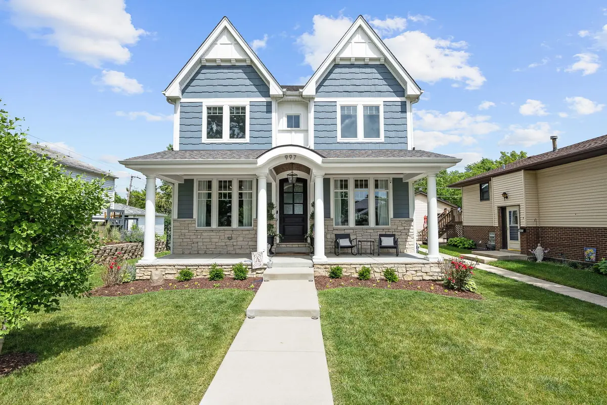 997 Florence ST, Lemont, IL 60439