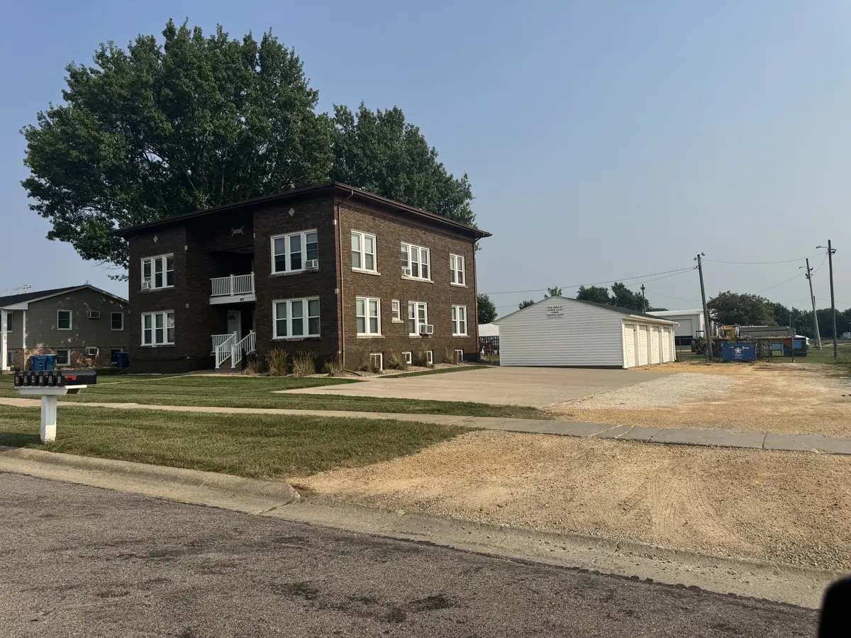 209 E 10TH ST #2, De Witt, IA 52742