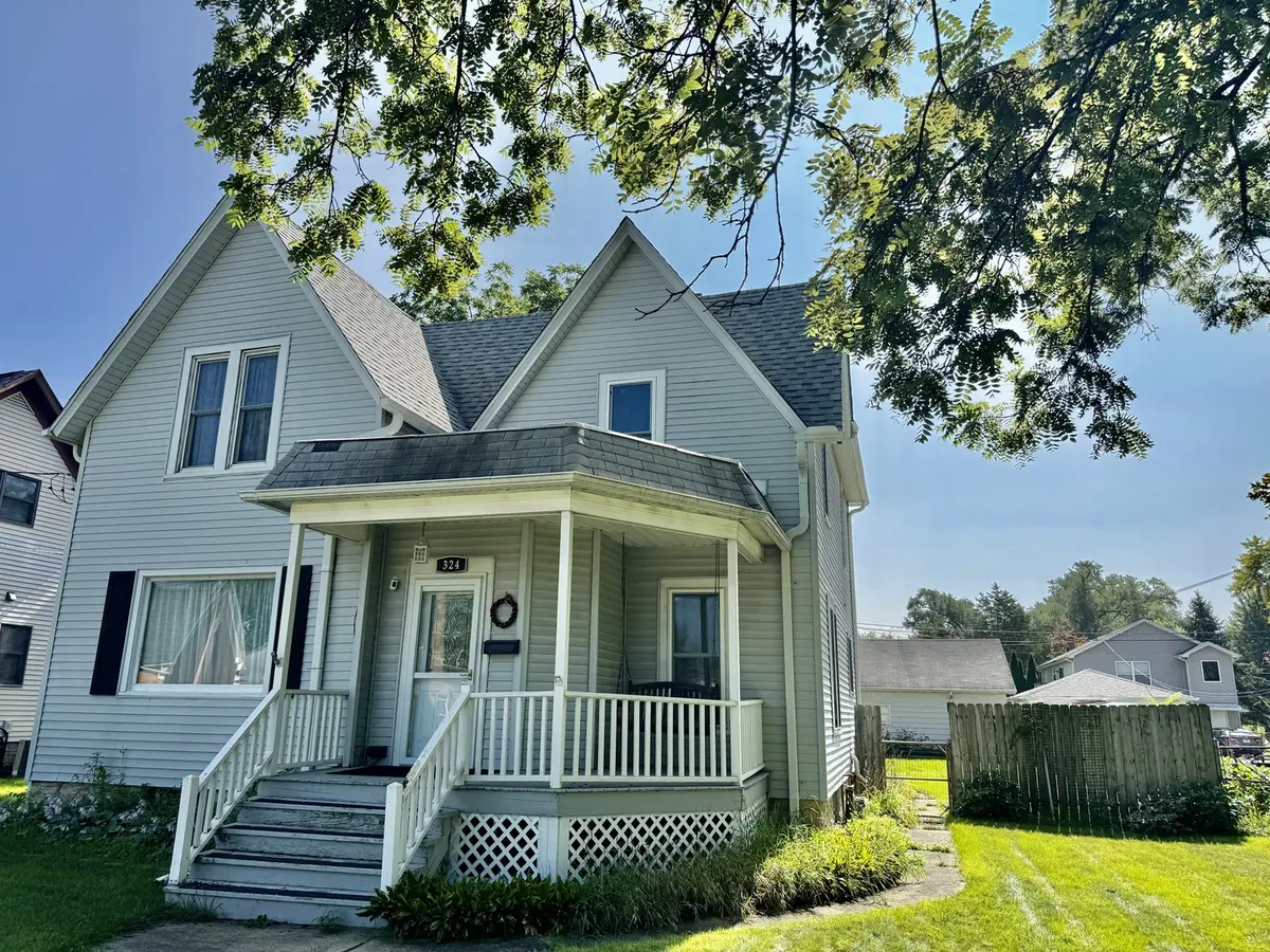 324 S 7th ST, Dekalb, IL 60115