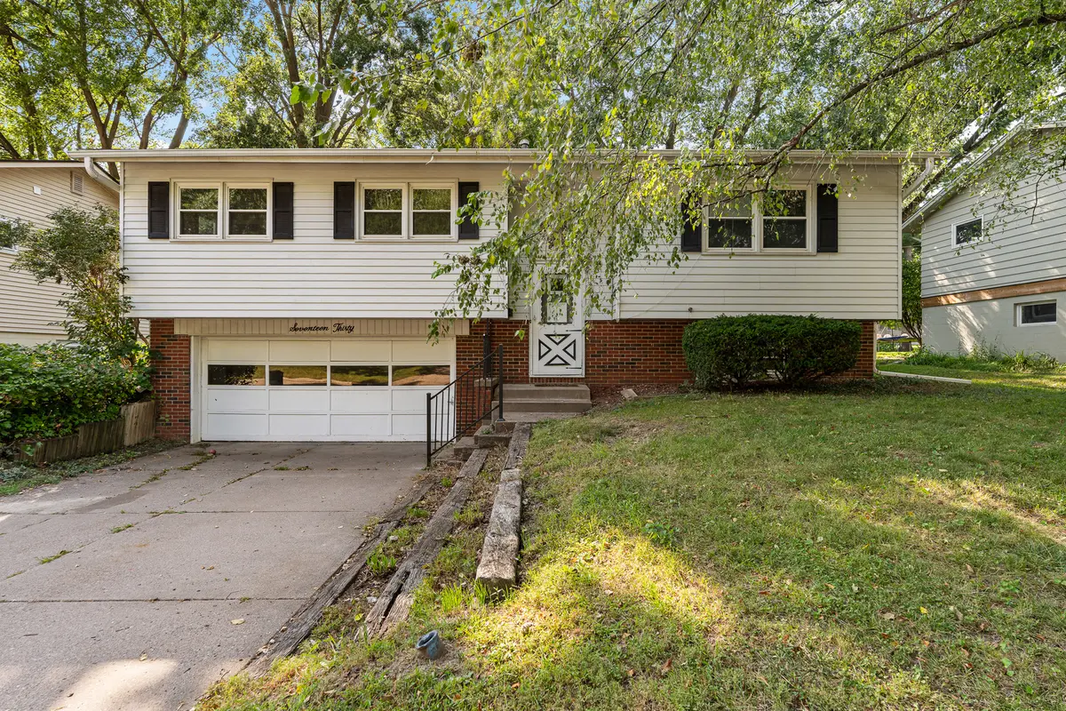 1730 Fairmeadow DR, Bettendorf, IA 52722