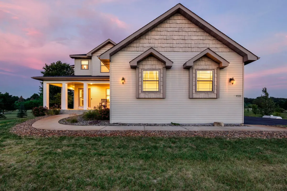 9352 67th ST NW, Annandale, MN 55302