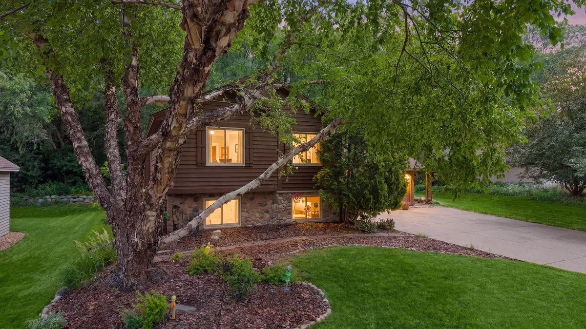 13225 Court PL, Burnsville, MN 55337