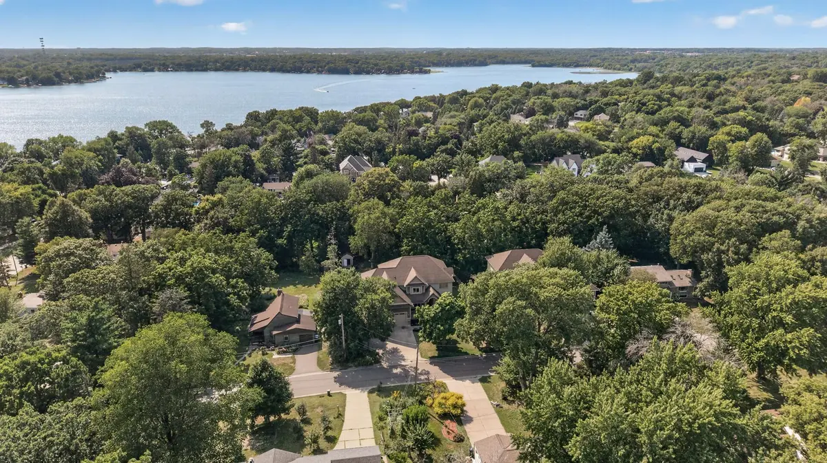 2635 Nathan LN N, Plymouth, MN 55441