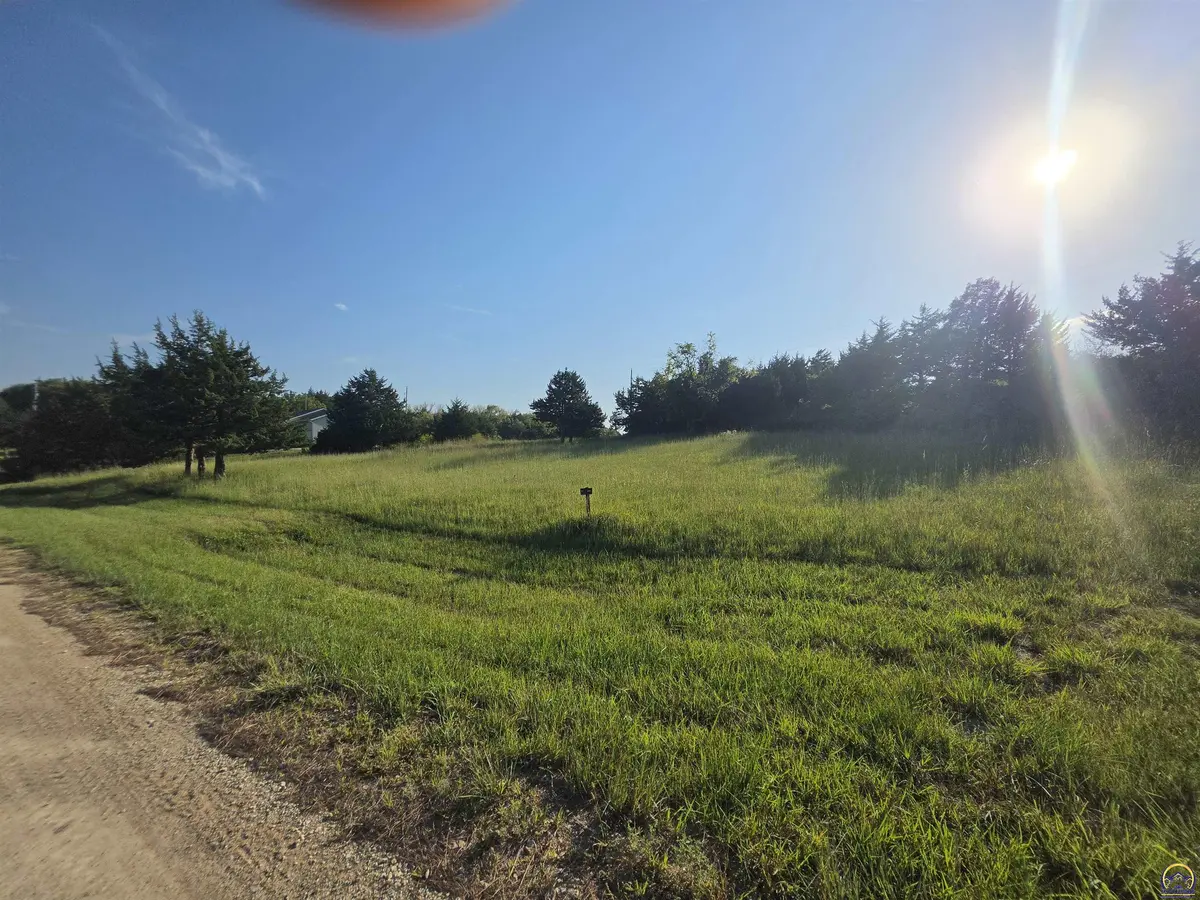 11312 Lakeview DR, Manhattan, KS 66503