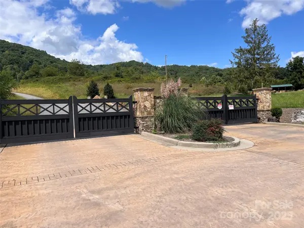 4 Summit View DR #4, Canton, NC 28716