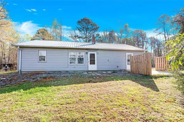 6716 Navajo TRL, Sherrills Ford, NC 28673