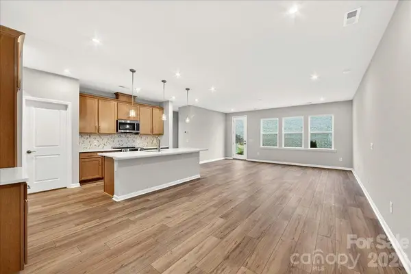 606 Webster LN, Cramerton, NC 28032