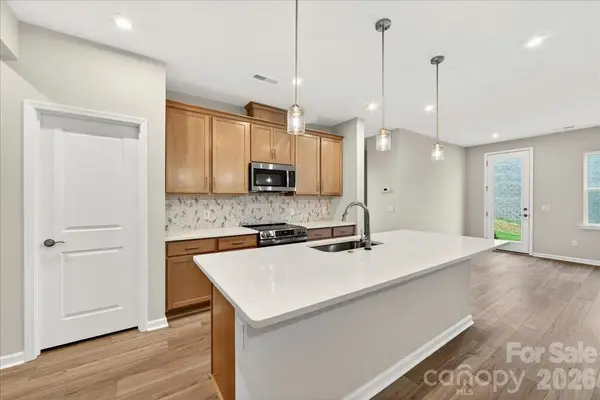 606 Webster LN, Cramerton, NC 28032