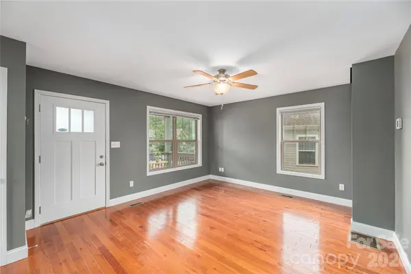 5 Declan DR, Weaverville, NC 28787