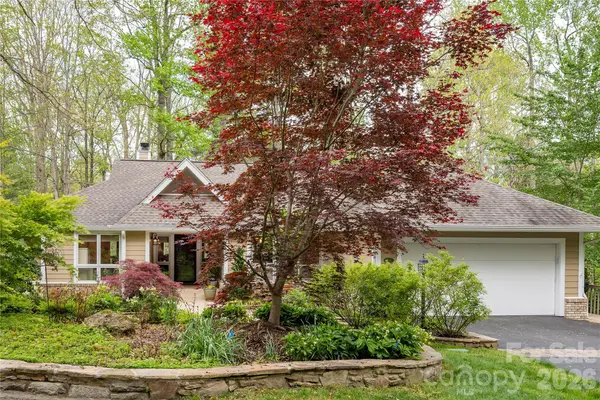 508 Cobblestone LN, Flat Rock, NC 28731