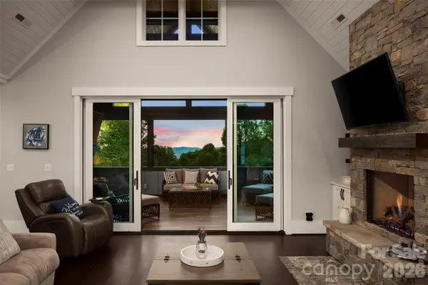 231 Tower CIR, Hendersonville, NC 28739