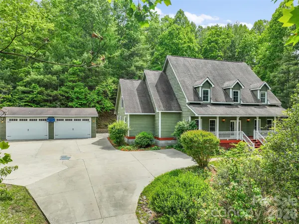 287 Shady Creek LN, Hendersonville, NC 28739