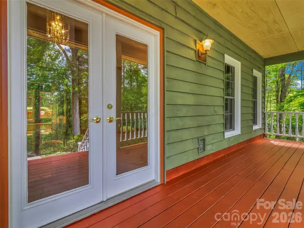 287 Shady Creek LN, Hendersonville, NC 28739
