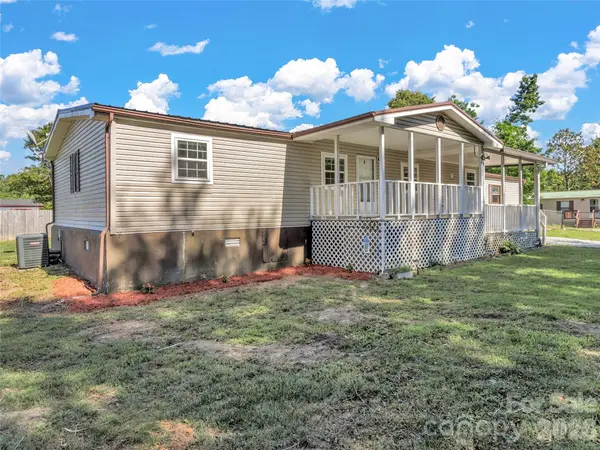 133 Kristey LN, Hendersonville, NC 28792