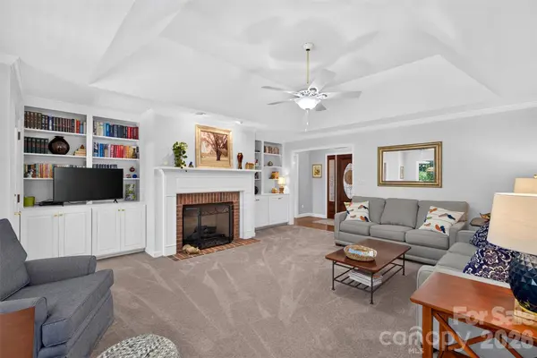 216 Muirfield DR, Spartanburg, SC 29306