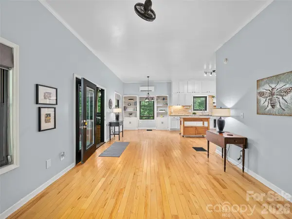 1523 Roaring Fork RD, Burnsville, NC 28714