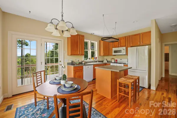 131 Macdougall LN, Weaverville, NC 28787