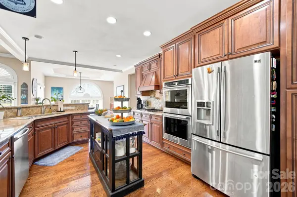 1001 Heritage Acres DR, Matthews, NC 28104