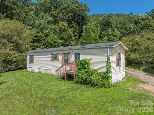 124 Sayles Town PL, Fairview, NC 28730