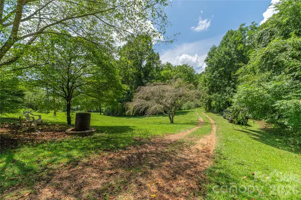 124 Sayles Town PL, Fairview, NC 28730