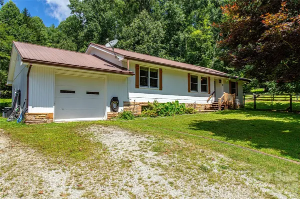 570 Flat Creek Valley RD, Lake Toxaway, NC 28747