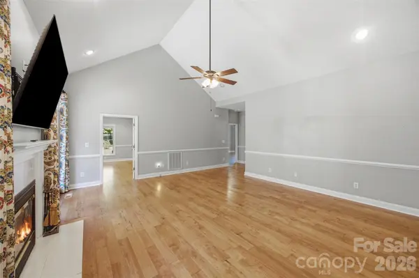 216 Minnie Queen LN, Belmont, NC 28012