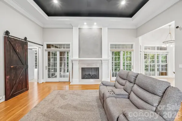 5505 Hickory Leaf CT, Mount Holly, NC 28120