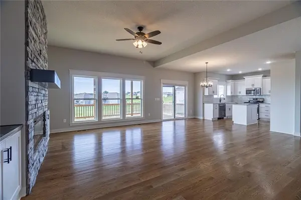 4700 Woodland Shores CT, St Joseph, MO 64505
