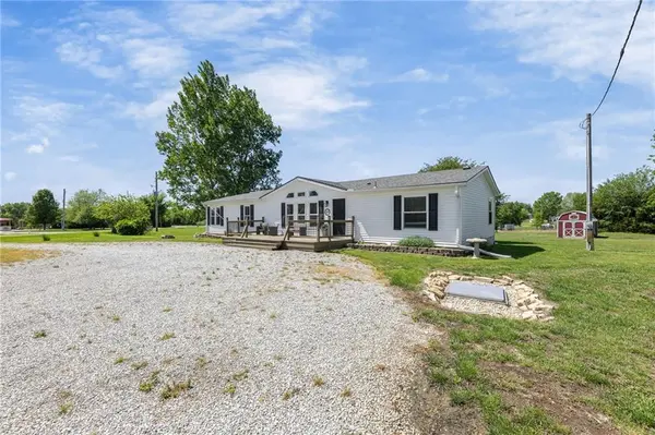 69 Porcupine PATH, Linn Valley, KS 66040