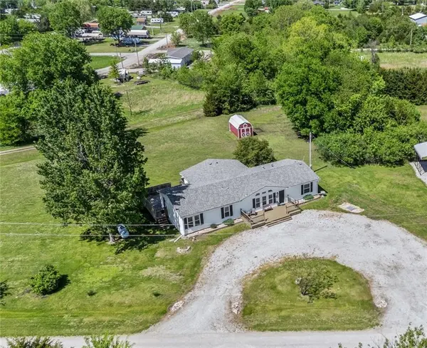 69 Porcupine PATH, Linn Valley, KS 66040