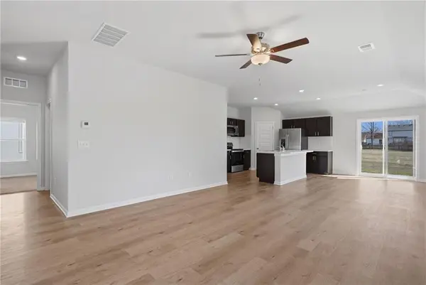 613 W Bluebird ST, Gardner, KS 66030