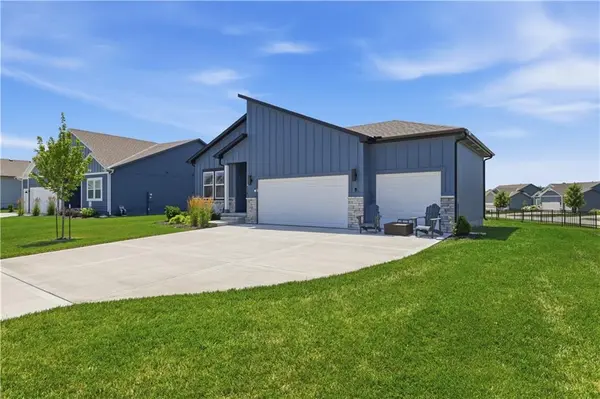 1543 Arbor Valley DR, Lee's Summit, MO 64082