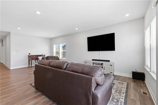 1543 Arbor Valley DR, Lee's Summit, MO 64082