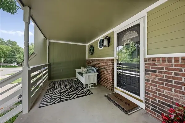 1327 Depot DR, Lee's Summit, MO 64086