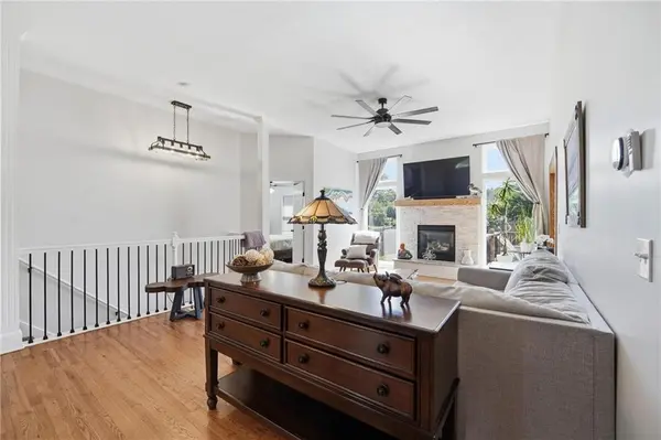 4421 SW Hillside DR, Lee's Summit, MO 64082